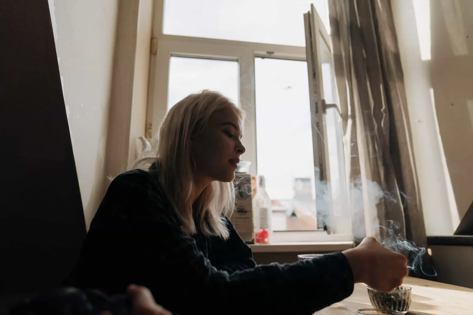Cum previi fumatul oaspeților în Airbnb-ul tău